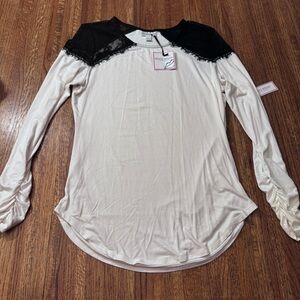 Bisou Bisou Long Sleeve Top with Black Lace Detailing Women’s Size Large NWT